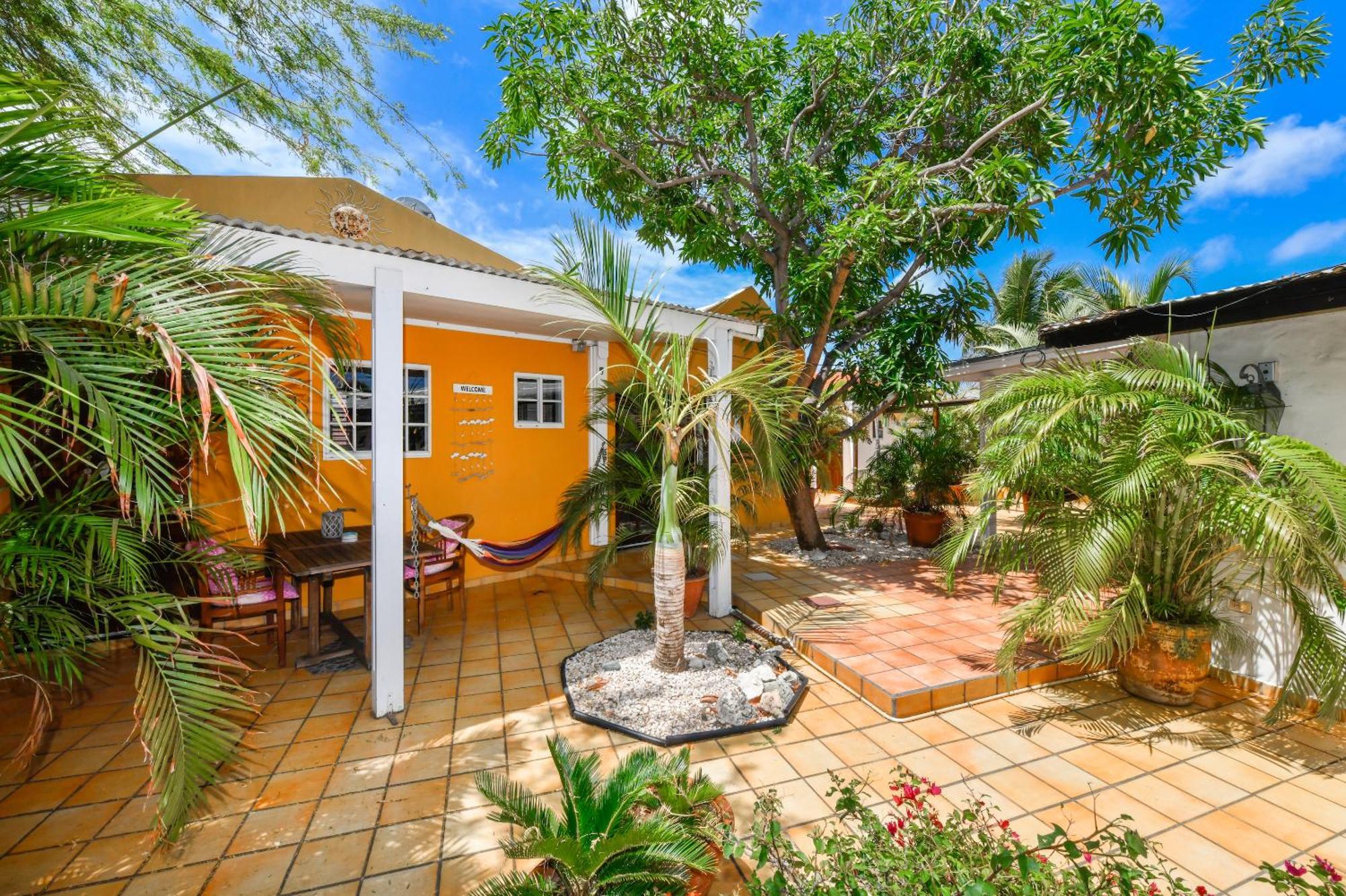 Brisas Studio Apartments (Adults Only) Palm Beach Extérieur photo