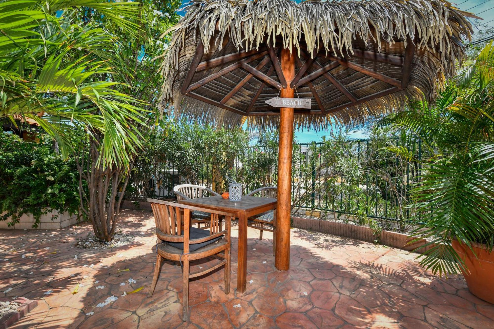 Brisas Studio Apartments (Adults Only) Palm Beach Extérieur photo