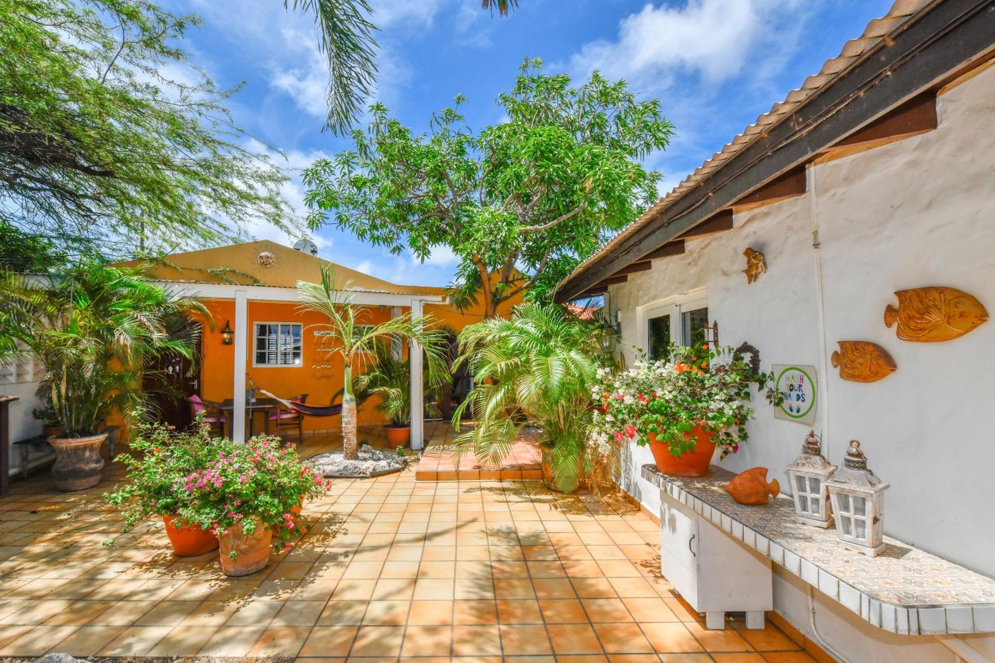 Brisas Studio Apartments (Adults Only) Palm Beach Extérieur photo