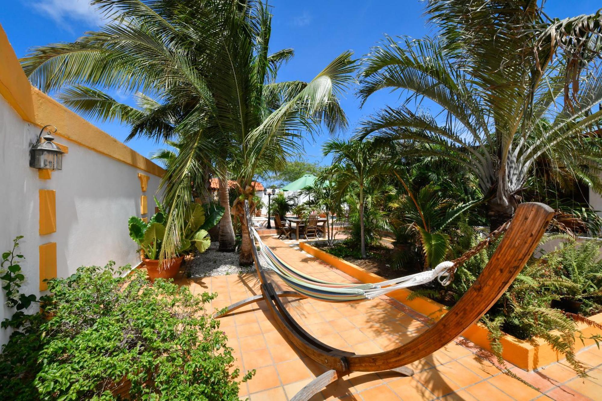 Brisas Studio Apartments (Adults Only) Palm Beach Extérieur photo