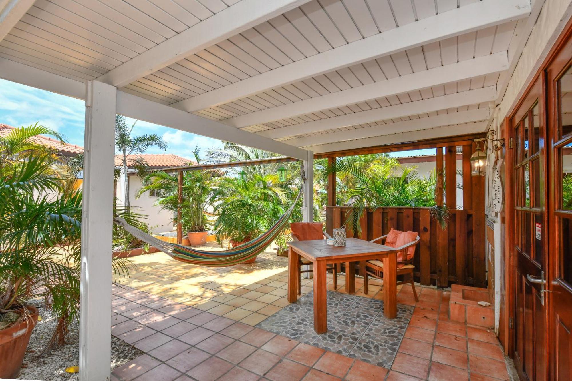 Brisas Studio Apartments (Adults Only) Palm Beach Extérieur photo