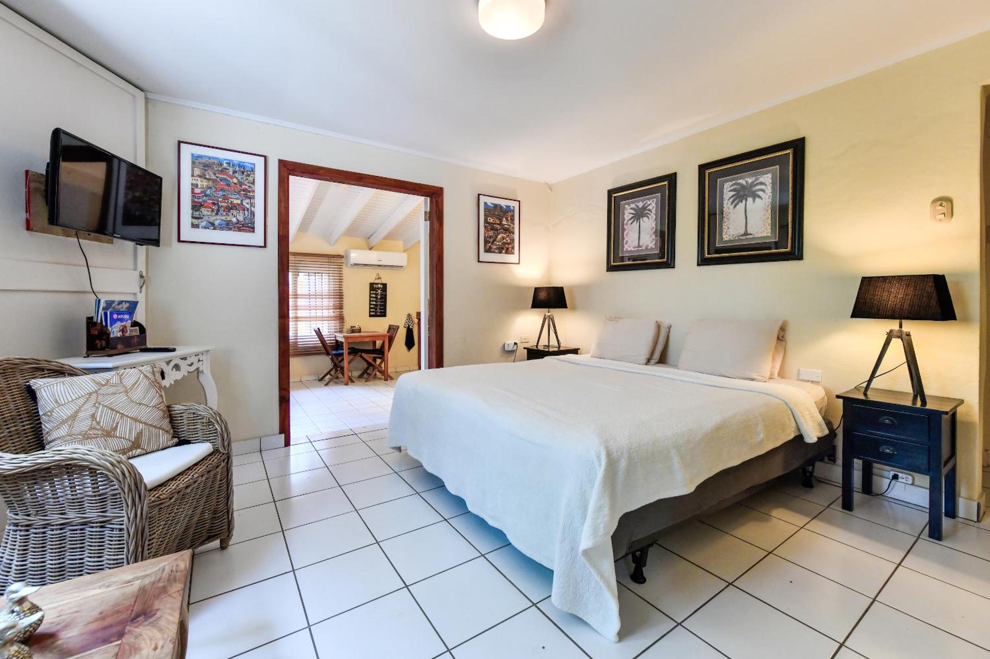Brisas Studio Apartments (Adults Only) Palm Beach Extérieur photo