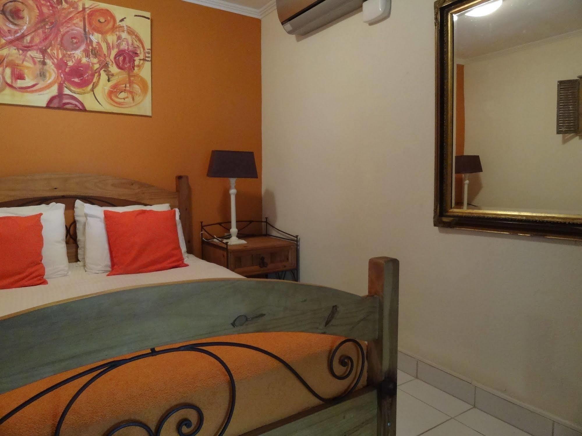 Brisas Studio Apartments (Adults Only) Palm Beach Extérieur photo