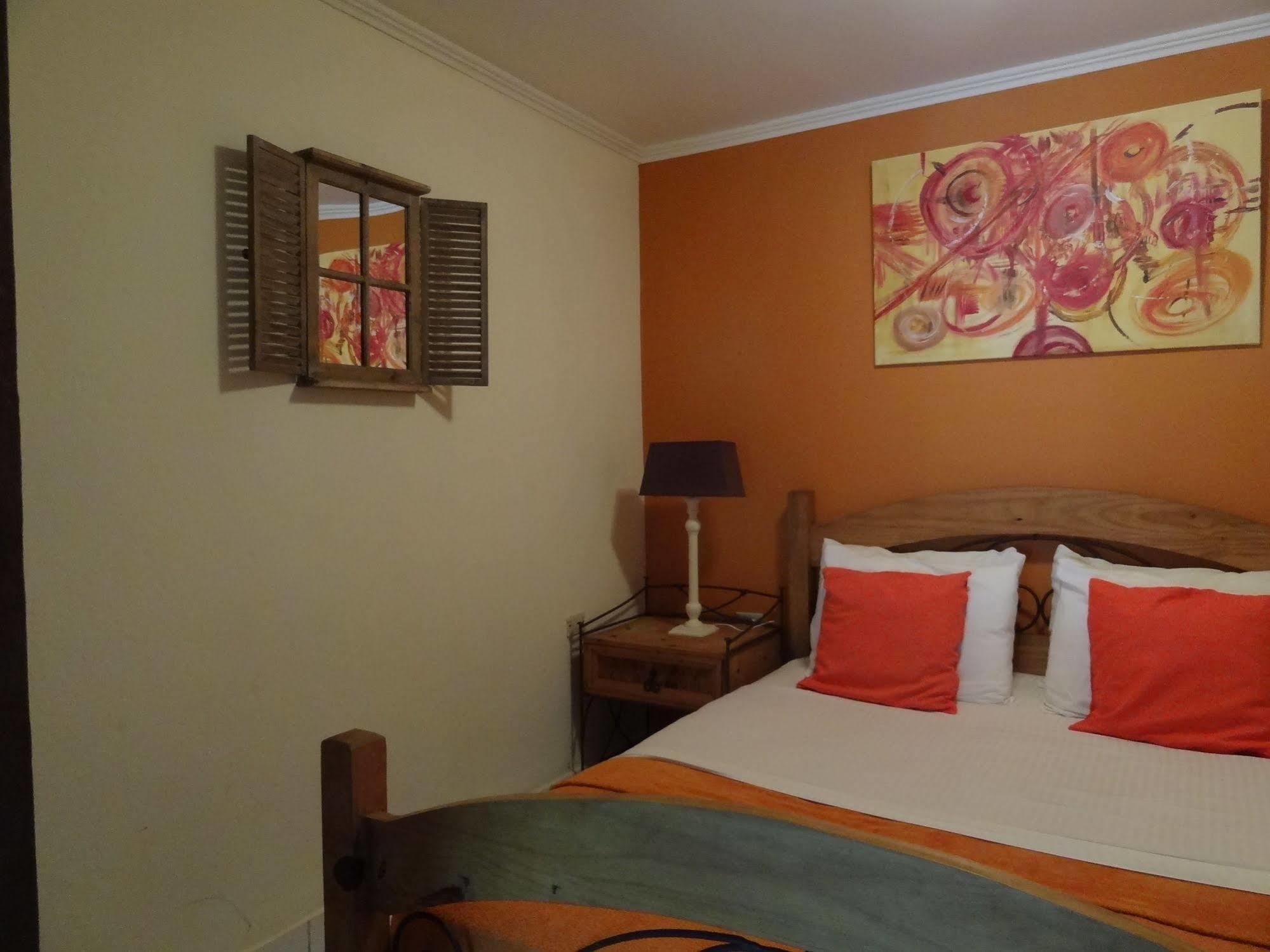 Brisas Studio Apartments (Adults Only) Palm Beach Extérieur photo