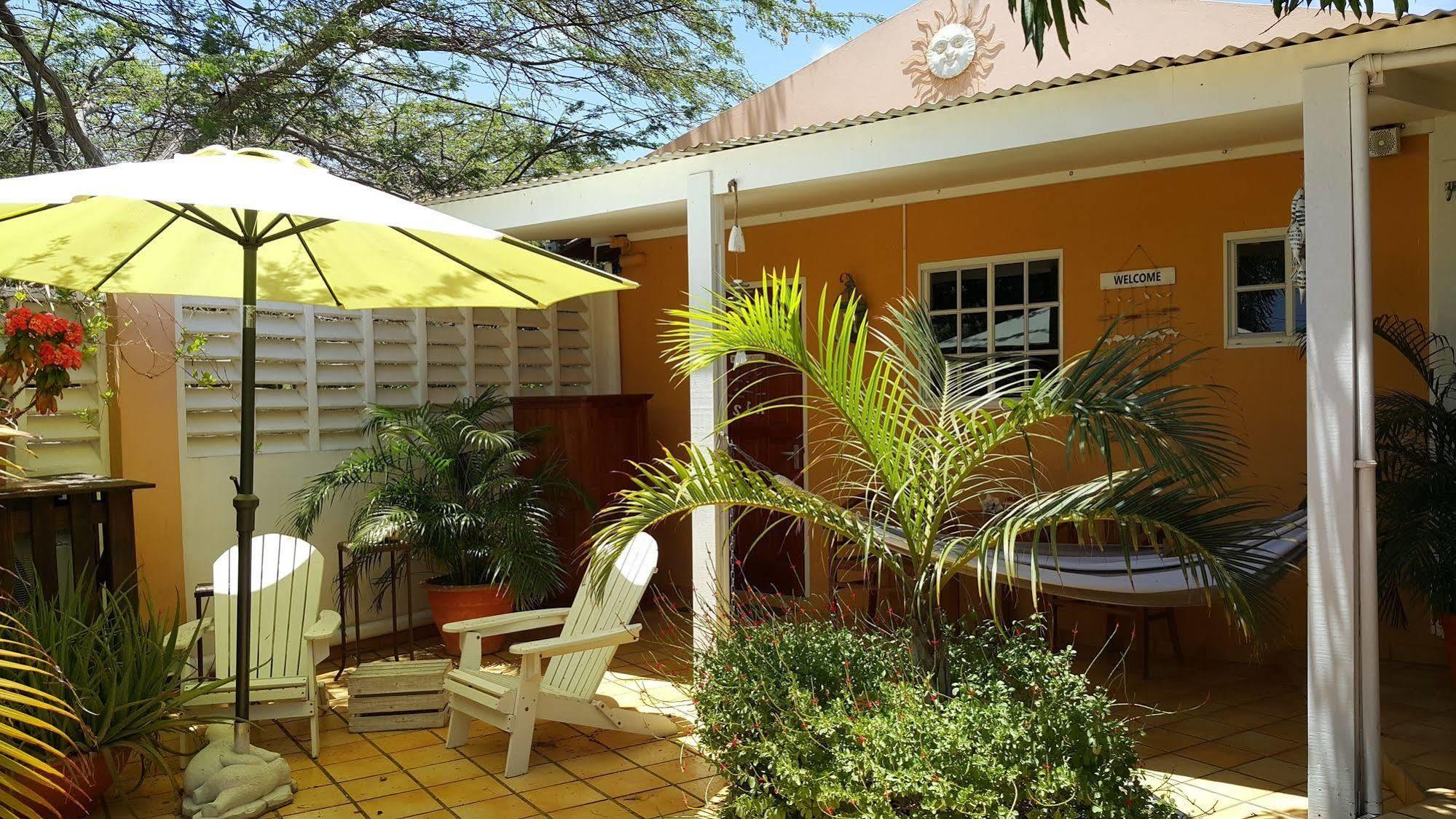 Brisas Studio Apartments (Adults Only) Palm Beach Extérieur photo